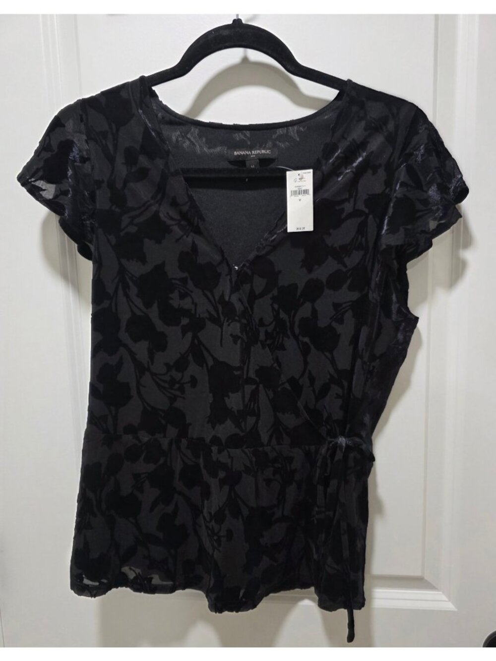 Banana Republic Black Velvet Floral Wrap Top With Flutter Sleeves Size M